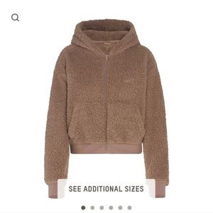 SKIMS S/M ZIP UP TEDDY COZY